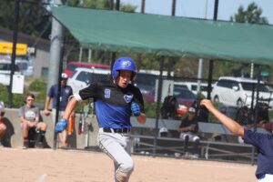 Hustling-to-first (1)